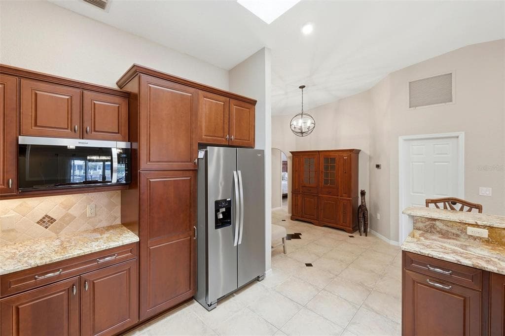 2521 W MARION AVENUE 311 photo 15