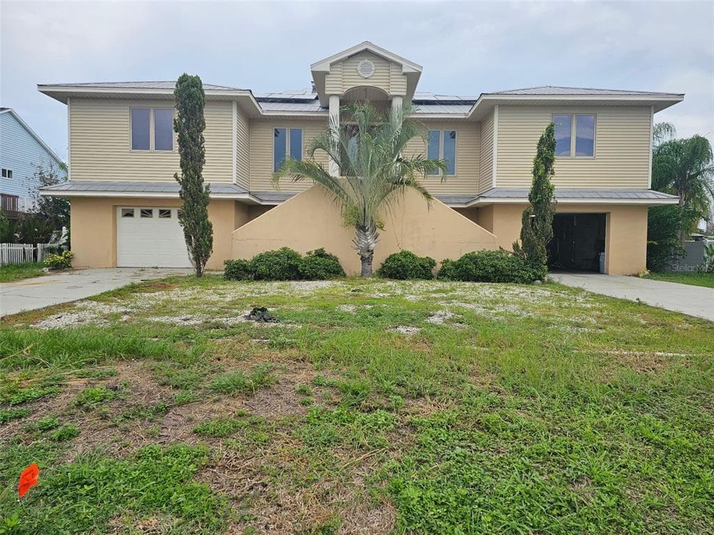 819 BLUE HERON BOULEVARD photo 1