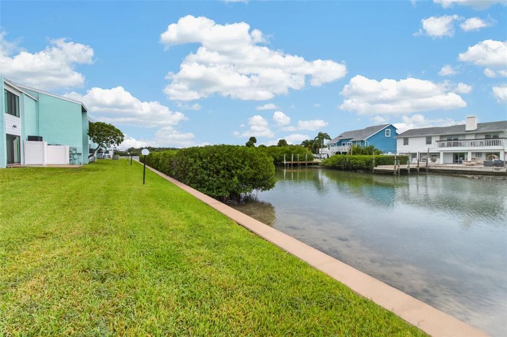 1 WINDRUSH BOULEVARD 65 photo 2
