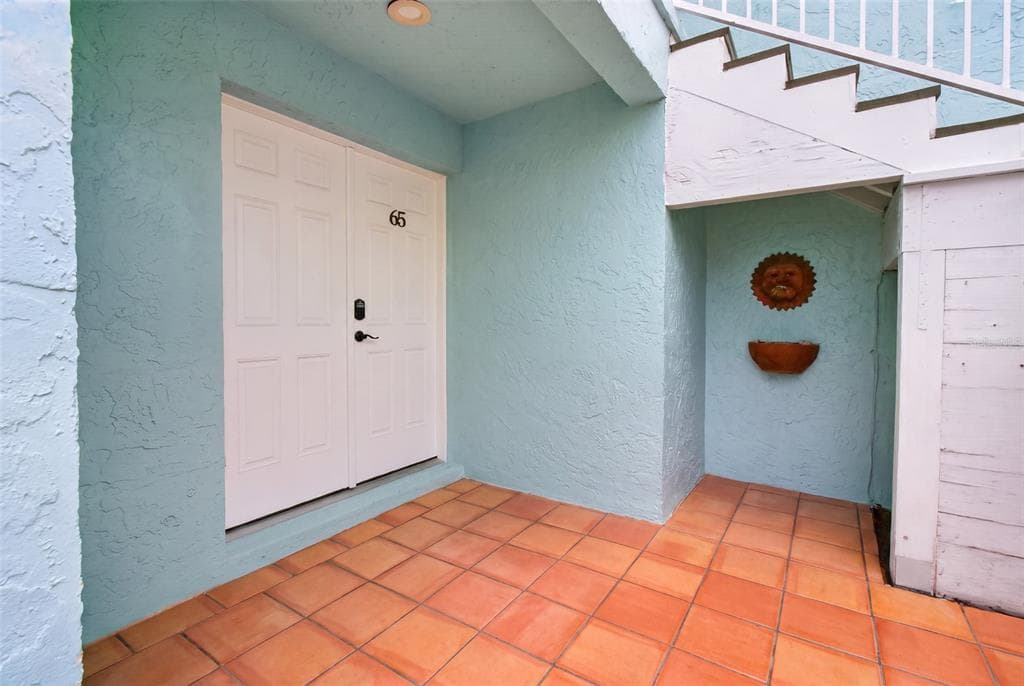 1 WINDRUSH BOULEVARD 65 photo 1