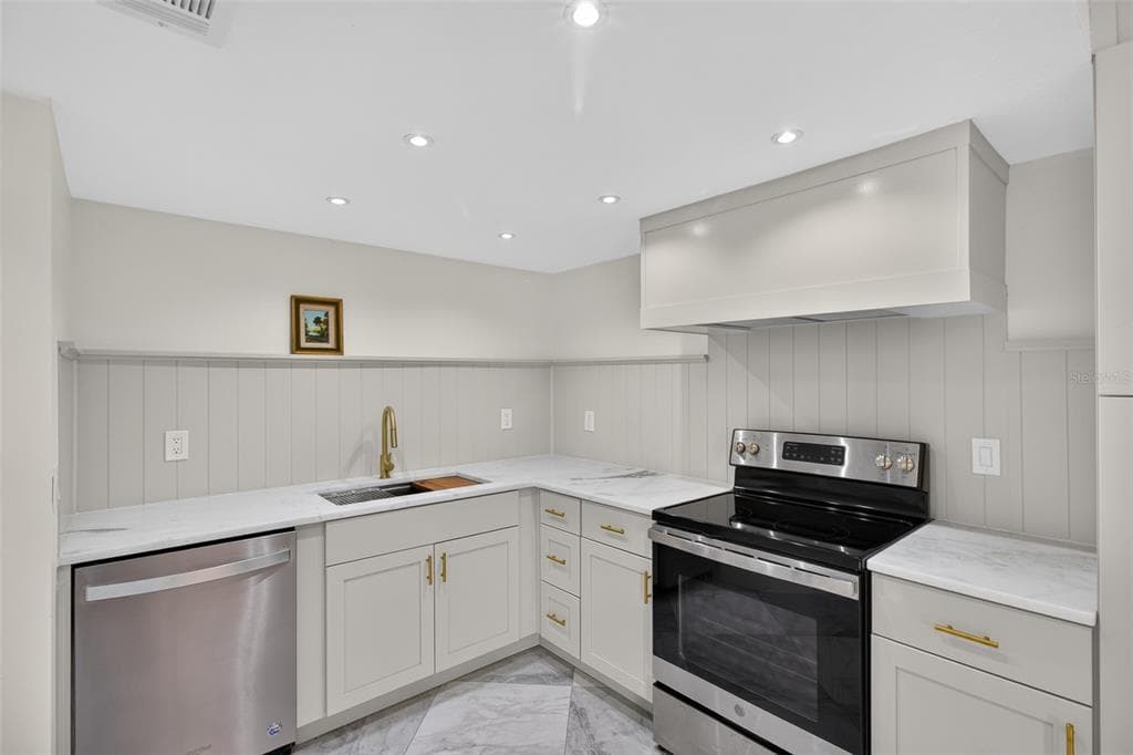 1 WINDRUSH BOULEVARD 65 photo 11