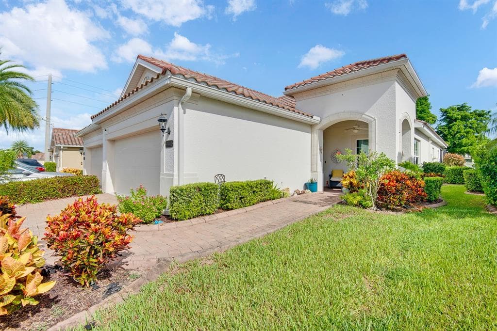 7010 PLAYA BELLA DRIVE photo 1