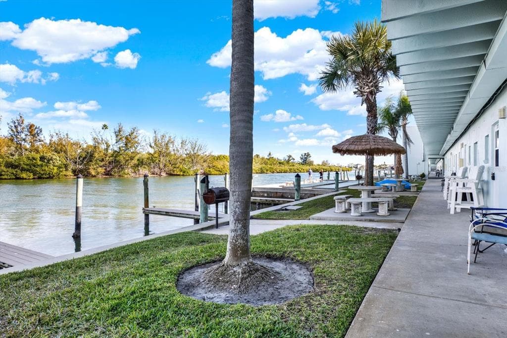 18399 GULF BLVD 372 photo 3