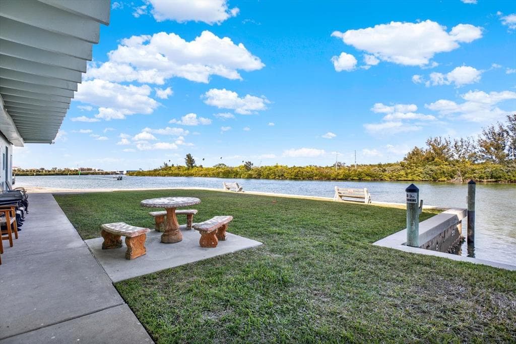 18399 GULF BLVD 372 photo 4