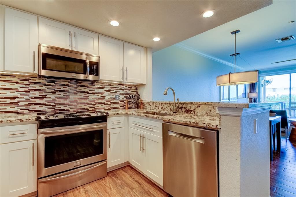 129 BRENT CIRCLE photo 16