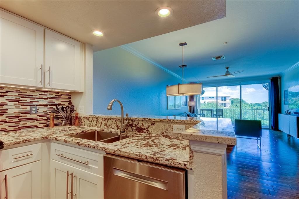 129 BRENT CIRCLE photo 15