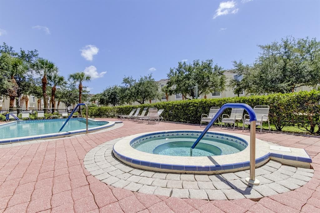 129 BRENT CIRCLE photo 4