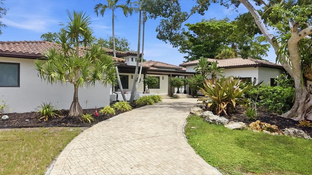 829 IDLEWILD WAY photo 3