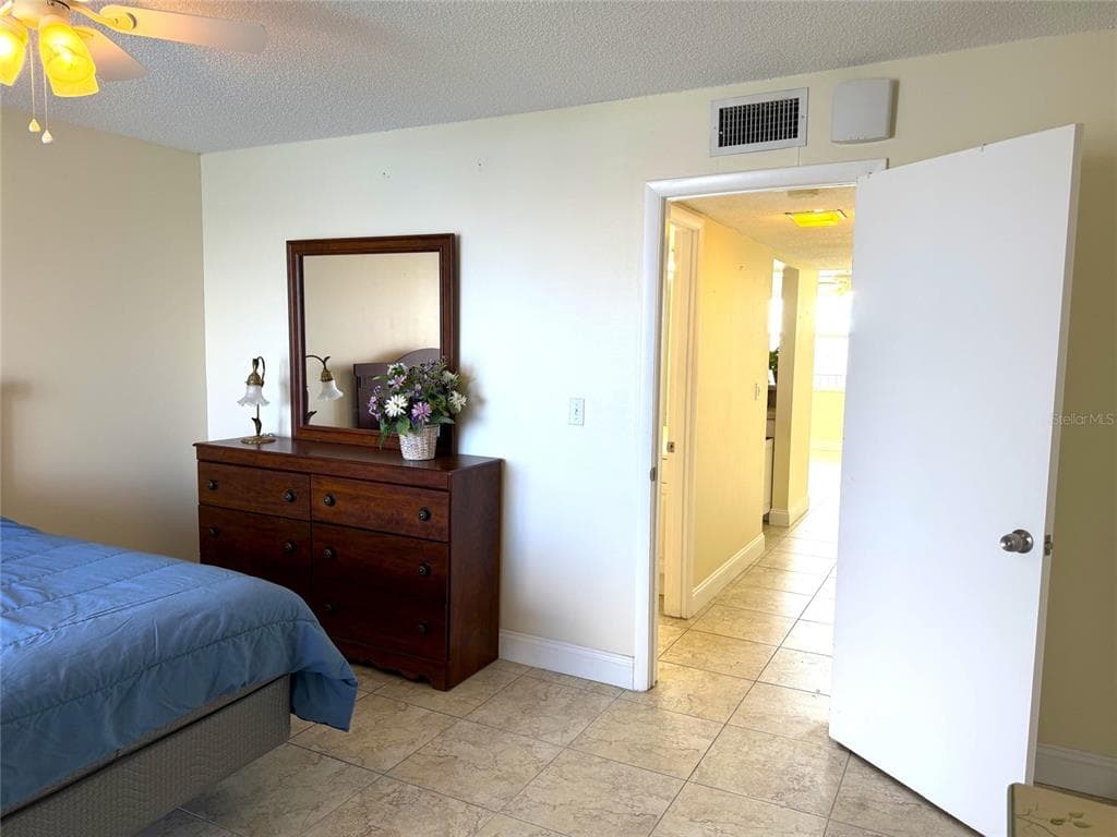 7665 SUN ISLAND DRIVE S 409 photo 12
