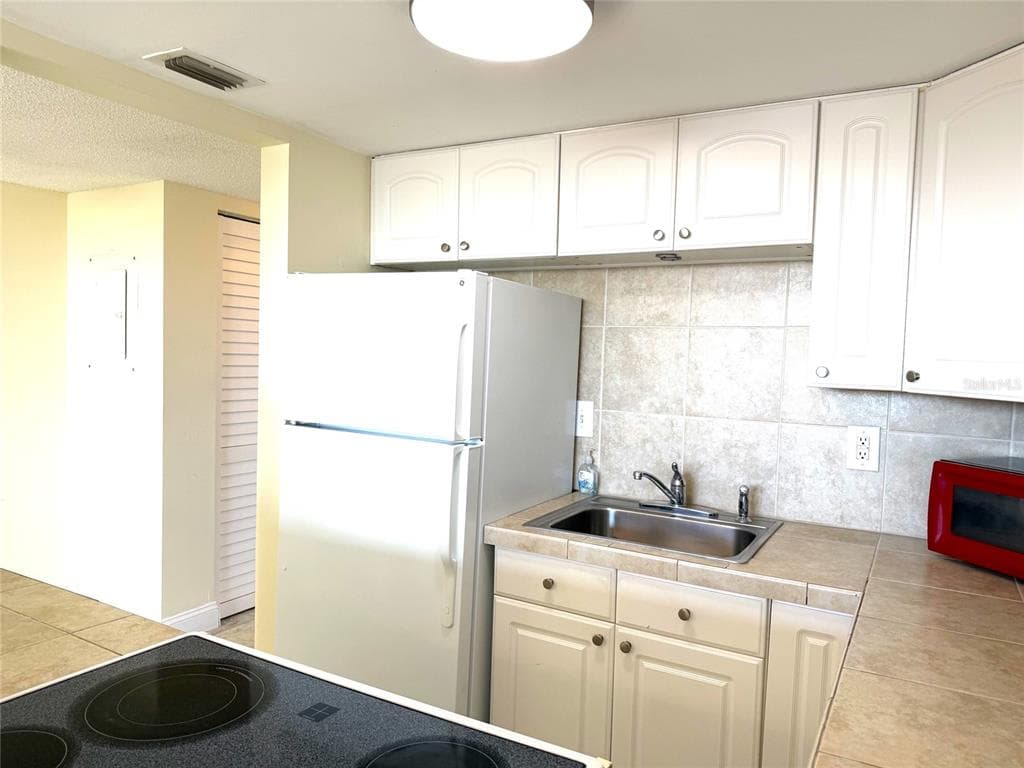 7665 SUN ISLAND DRIVE S 409 photo 7