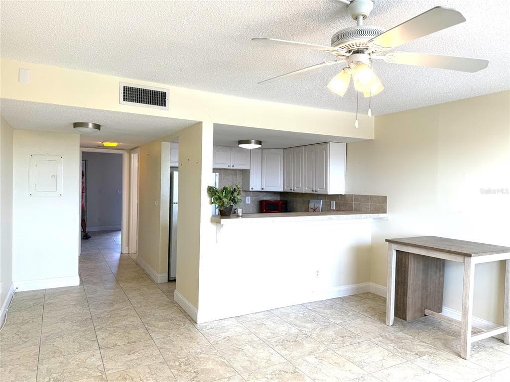 7665 SUN ISLAND DRIVE S 409 photo 5