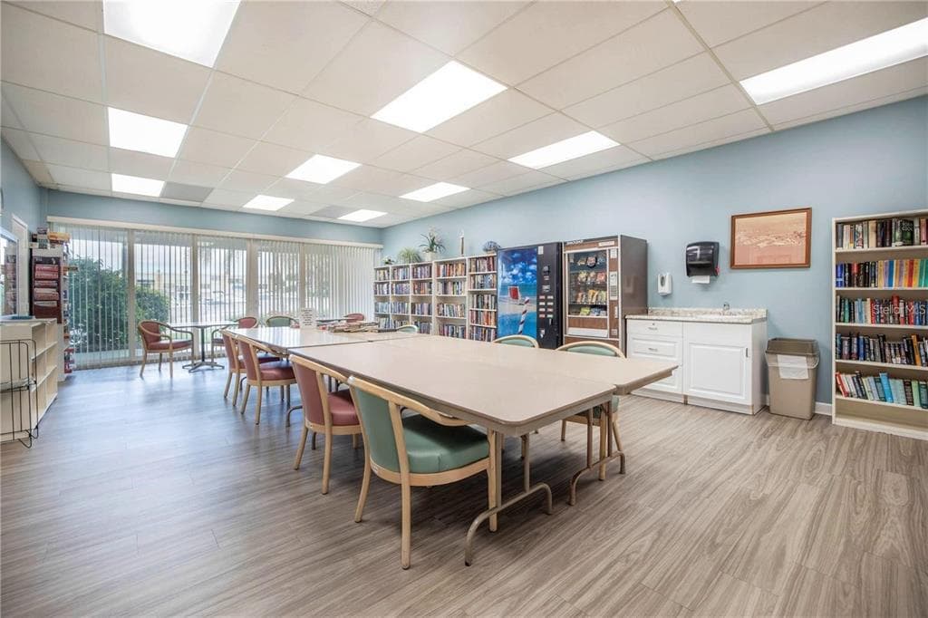 7665 SUN ISLAND DRIVE S 409 photo 24