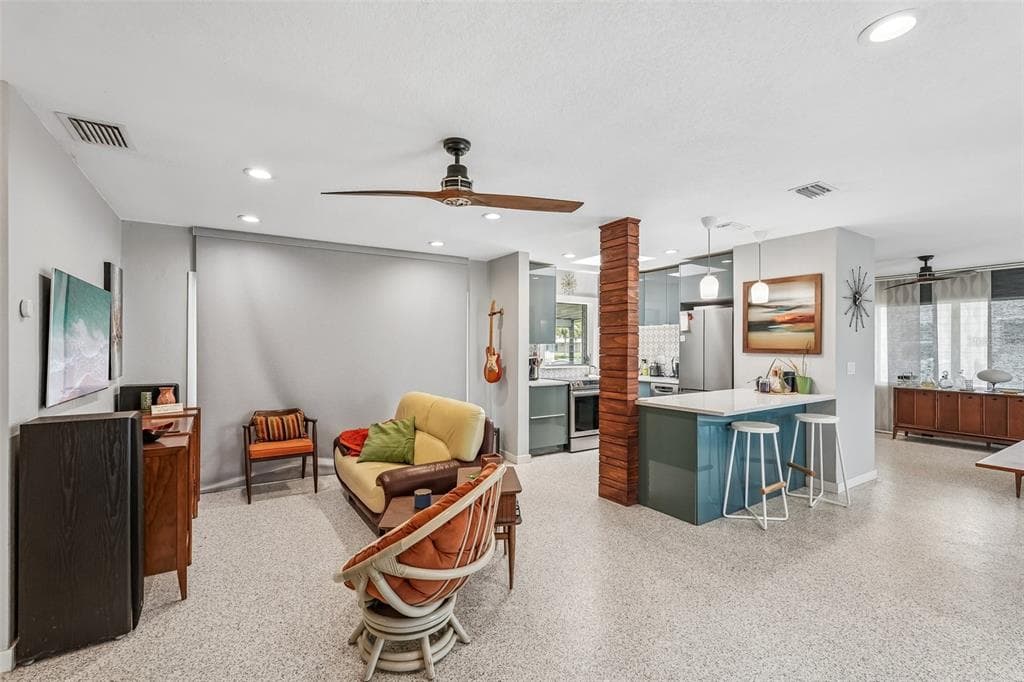 561 LINDLEY TERRACE photo 3