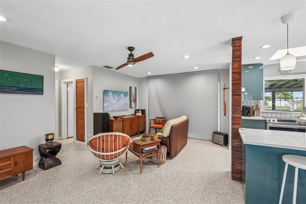 561 LINDLEY TERRACE photo 4