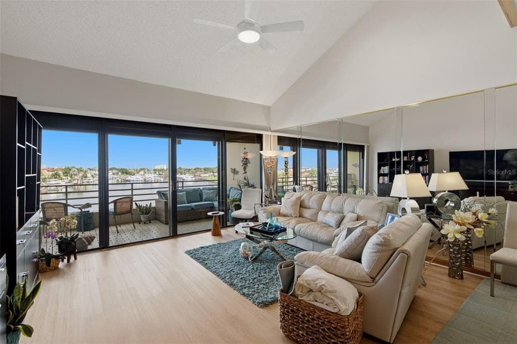 2775 KIPPS COLONY DRIVE S 305 photo 9