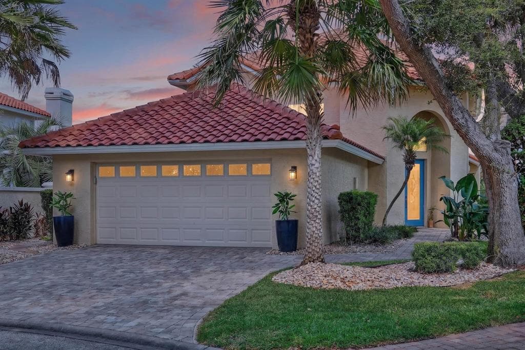 15 MADEIRA COURT photo 1