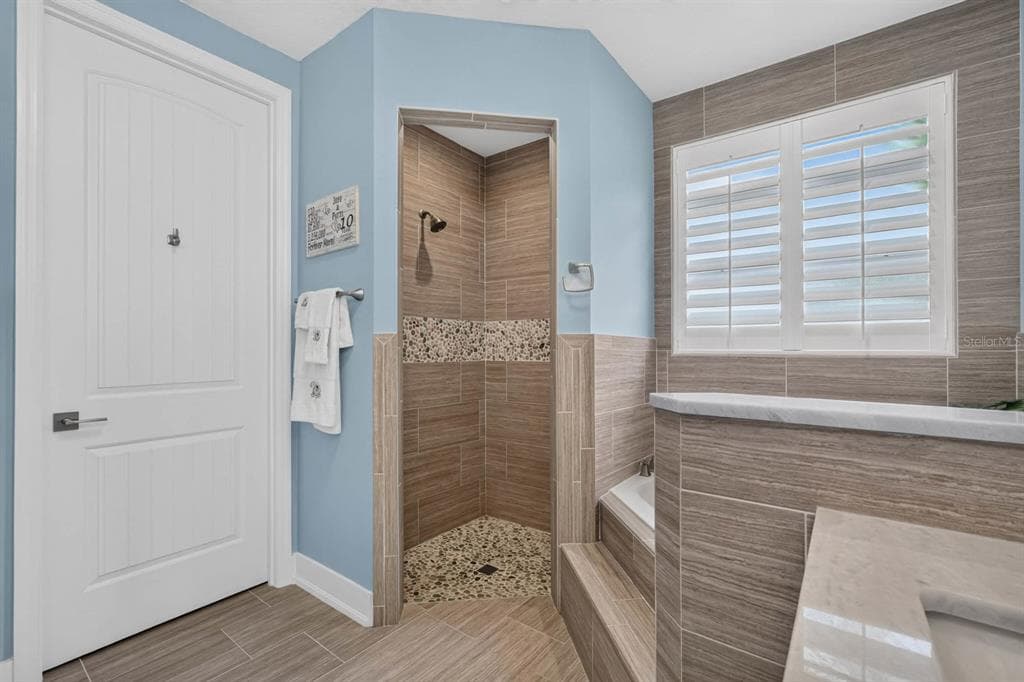 15 MADEIRA COURT photo 19