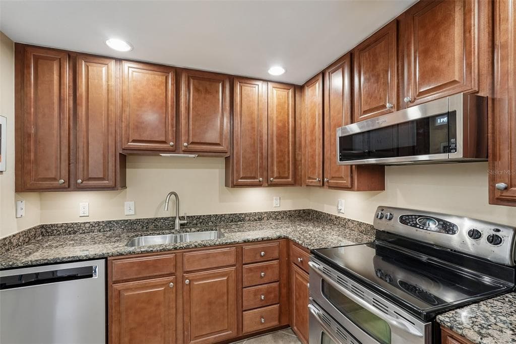 808 3RD AVENUE W 809 photo 5