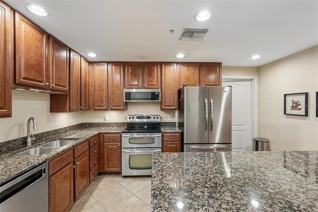 808 3RD AVENUE W 809 photo 4