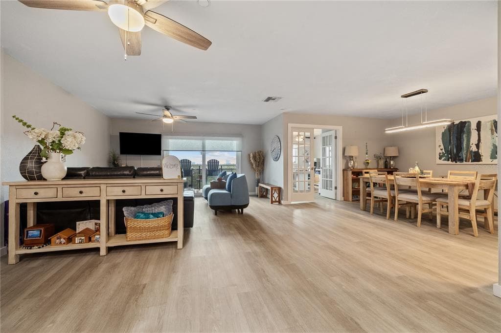 2780 N RIVERSIDE DRIVE 805 photo 4