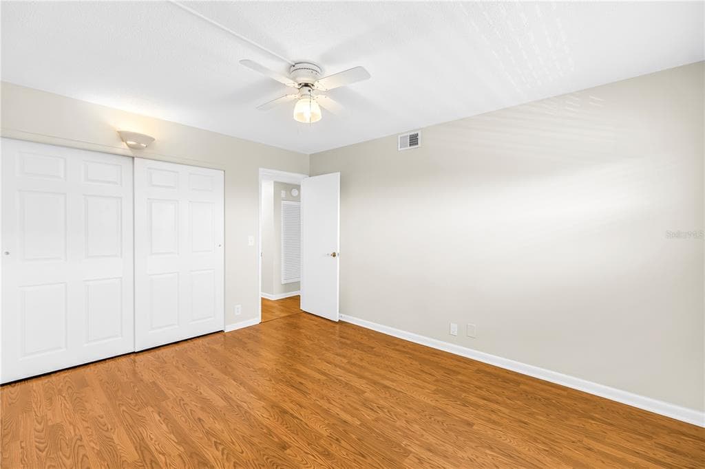 1868 SHORE DRIVE S 310 photo 23