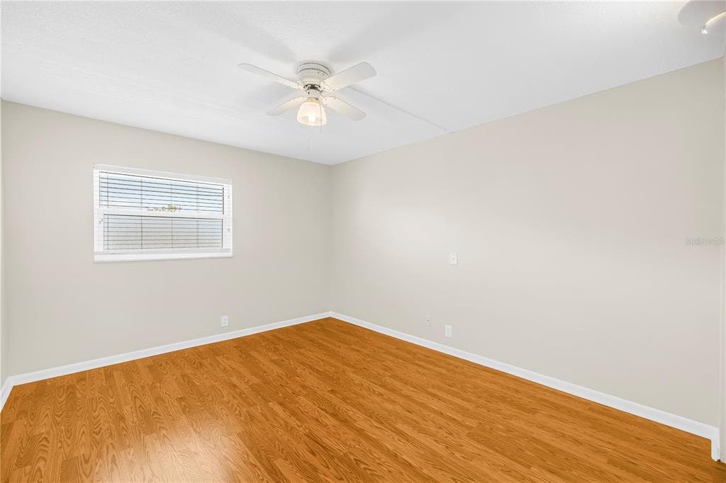 1868 SHORE DRIVE S 310 photo 22