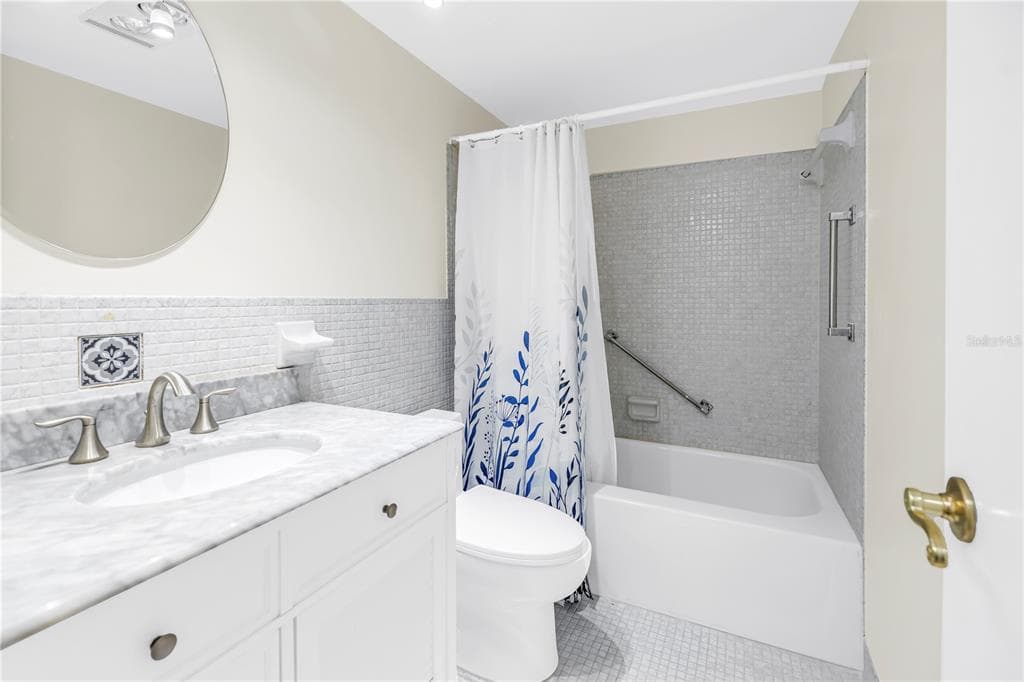 1868 SHORE DRIVE S 310 photo 24