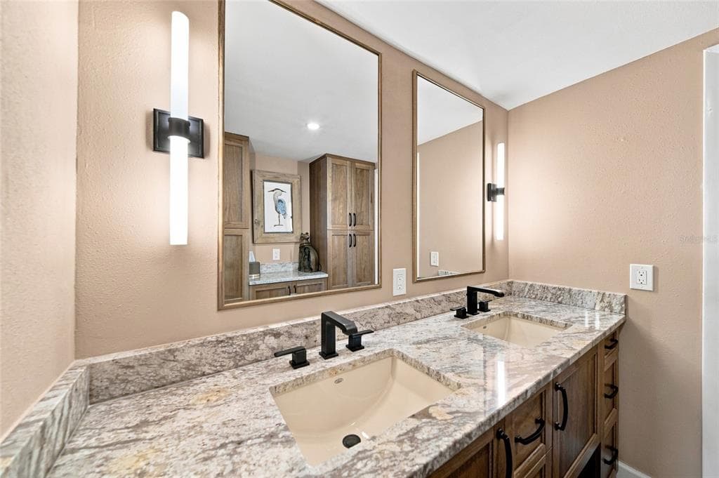 4370 CHATHAM DRIVE 304 photo 20