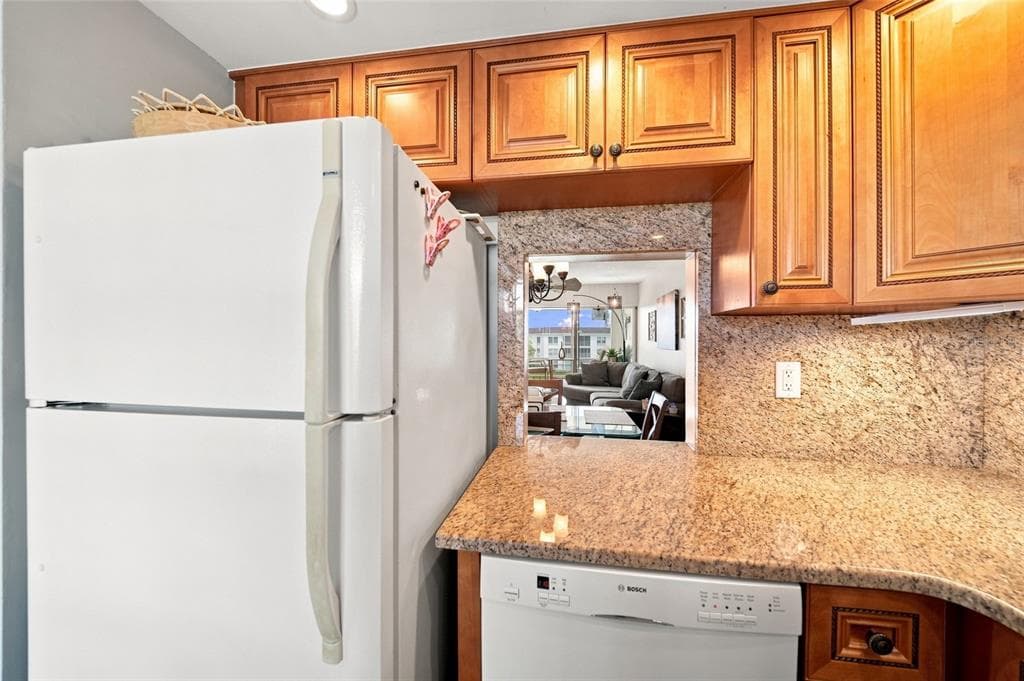 4370 CHATHAM DRIVE 304 photo 15