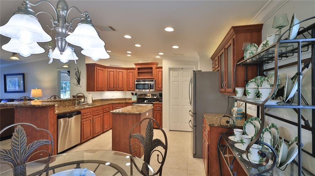 237 NAVAJO DRIVE photo 9