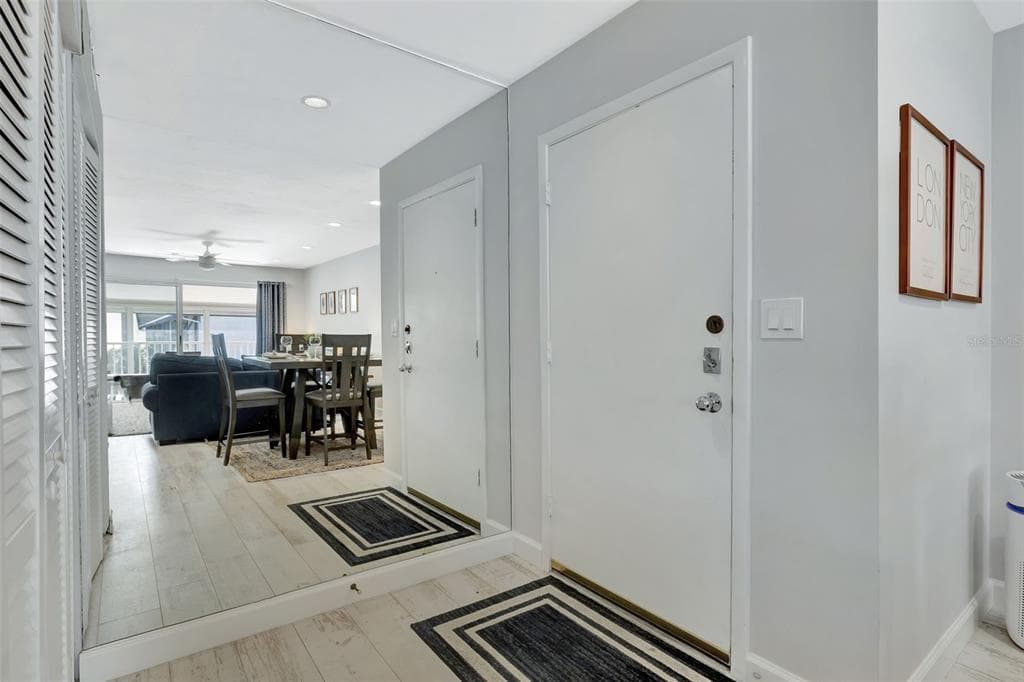 1130 W PEPPERTREE LANE 118 photo 9