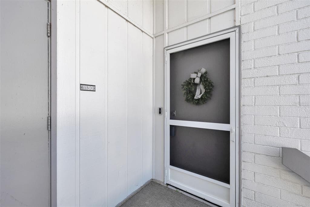 1130 W PEPPERTREE LANE 118 photo 8