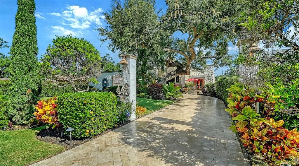 1853 FIESTA DRIVE photo 2