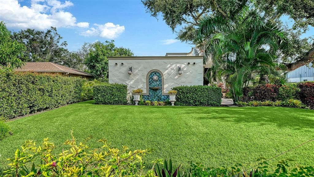 1853 FIESTA DRIVE photo 6