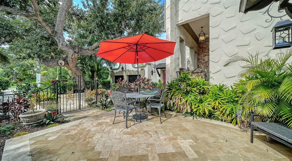 1853 FIESTA DRIVE photo 9