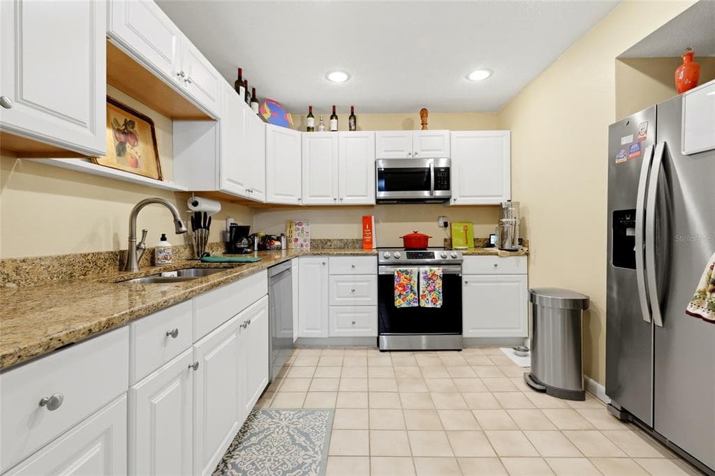 2508 SW 14TH DRIVE 216 photo 7