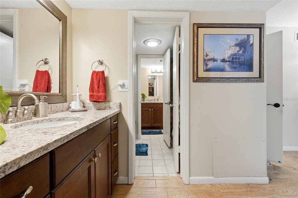 2508 SW 14TH DRIVE 216 photo 20