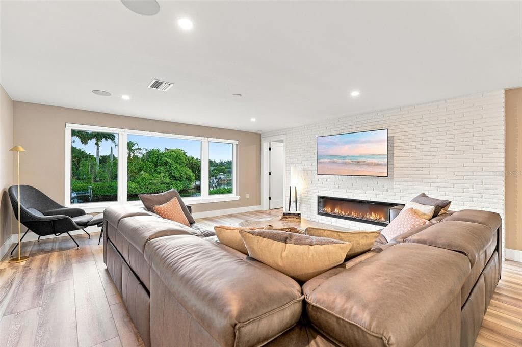 2303 CONSTITUTION BOULEVARD photo 23