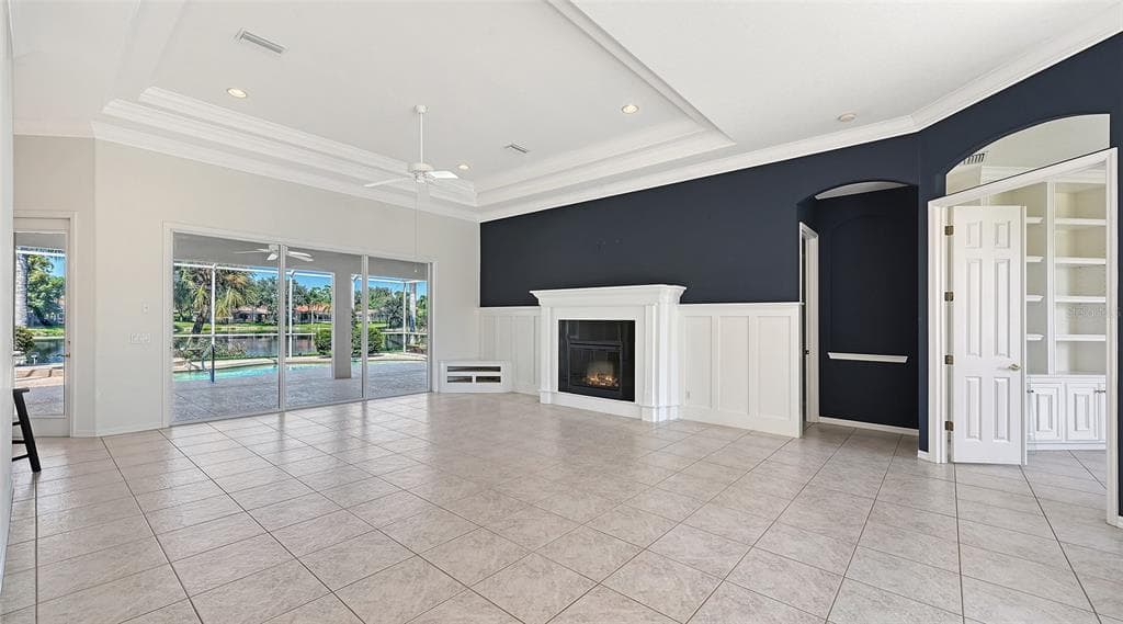 335 PARK TRACE BOULEVARD photo 12