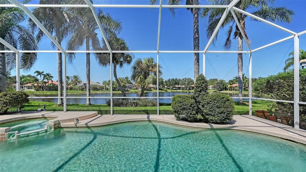 335 PARK TRACE BOULEVARD photo 3