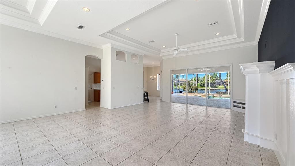 335 PARK TRACE BOULEVARD photo 10