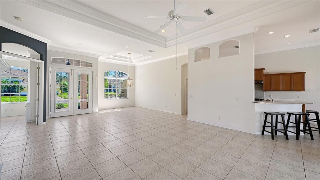 335 PARK TRACE BOULEVARD photo 15