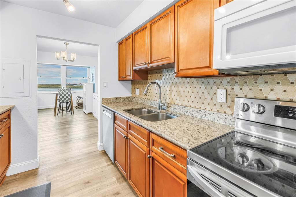 7200 SUNSHINE SKYWAY LANE S 8B photo 17