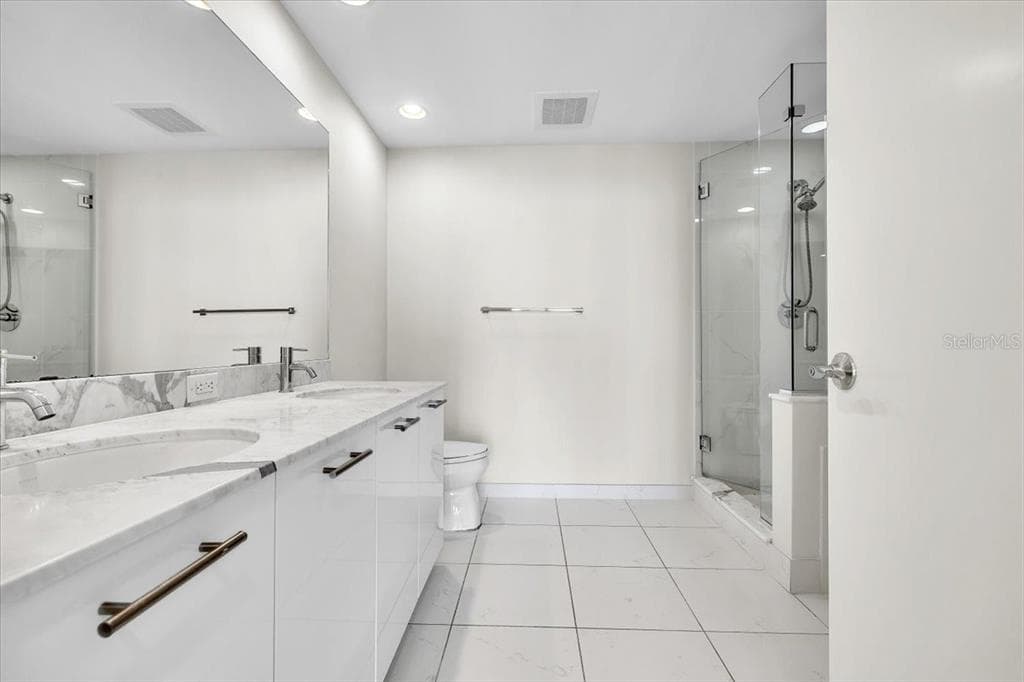 3000 OASIS GRAND BOULEVARD 2802 photo 23