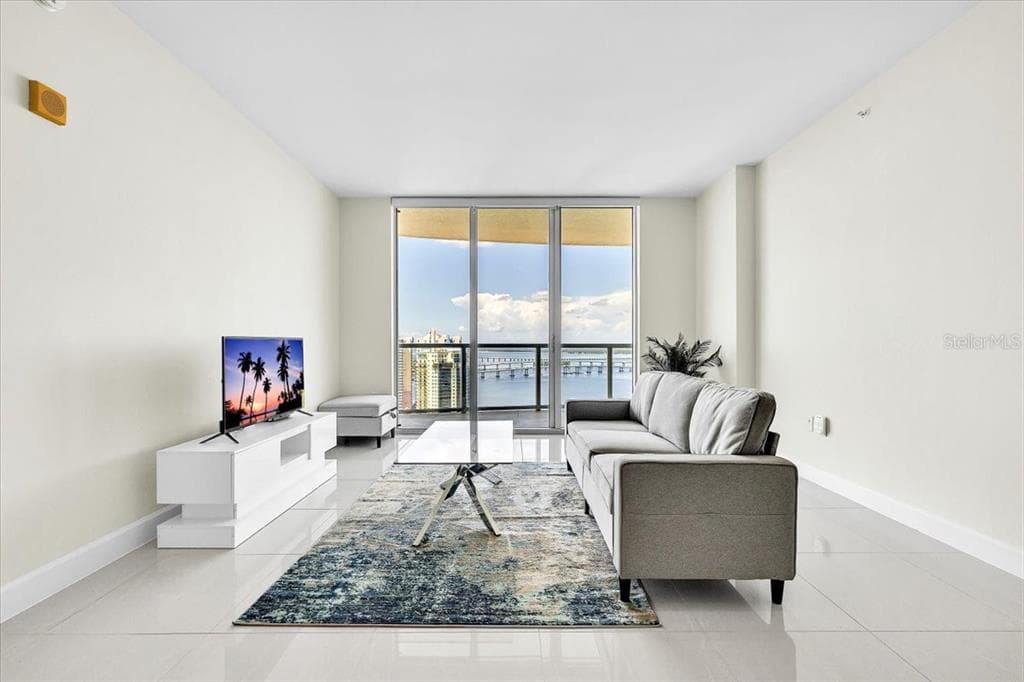 3000 OASIS GRAND BOULEVARD 2802 photo 6