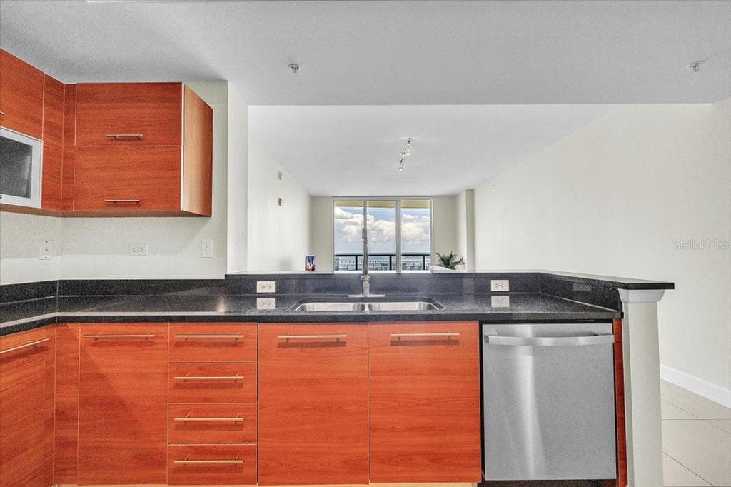 3000 OASIS GRAND BOULEVARD 2802 photo 16