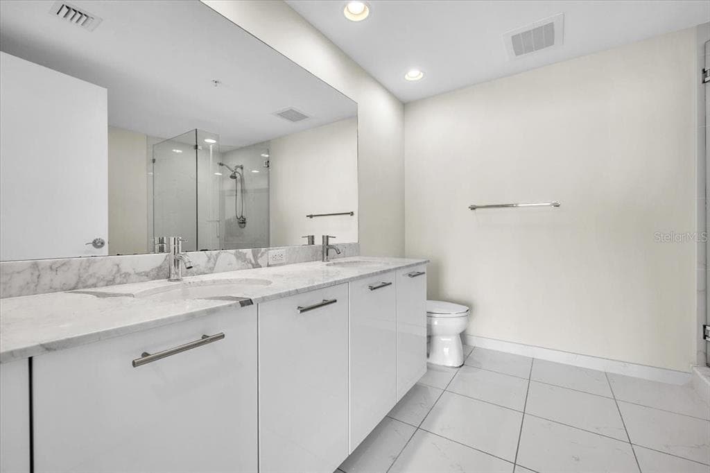 3000 OASIS GRAND BOULEVARD 2802 photo 22