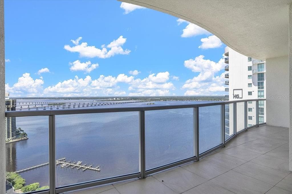 3000 OASIS GRAND BOULEVARD 2802 photo 1
