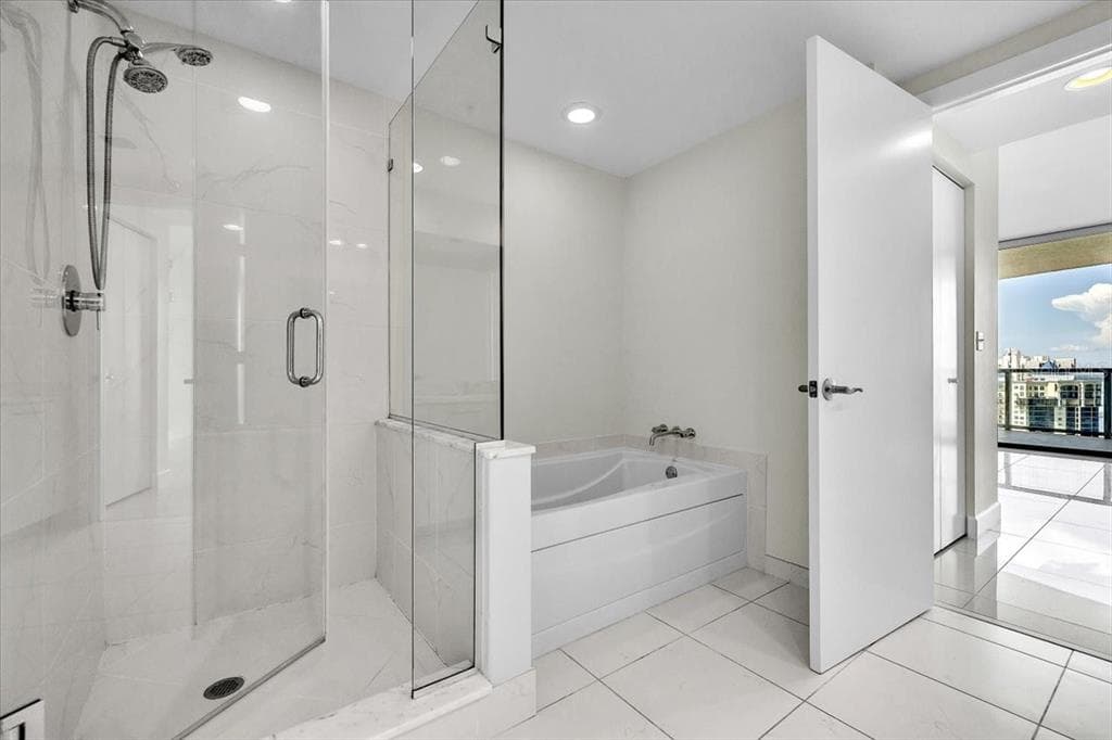 3000 OASIS GRAND BOULEVARD 2802 photo 24