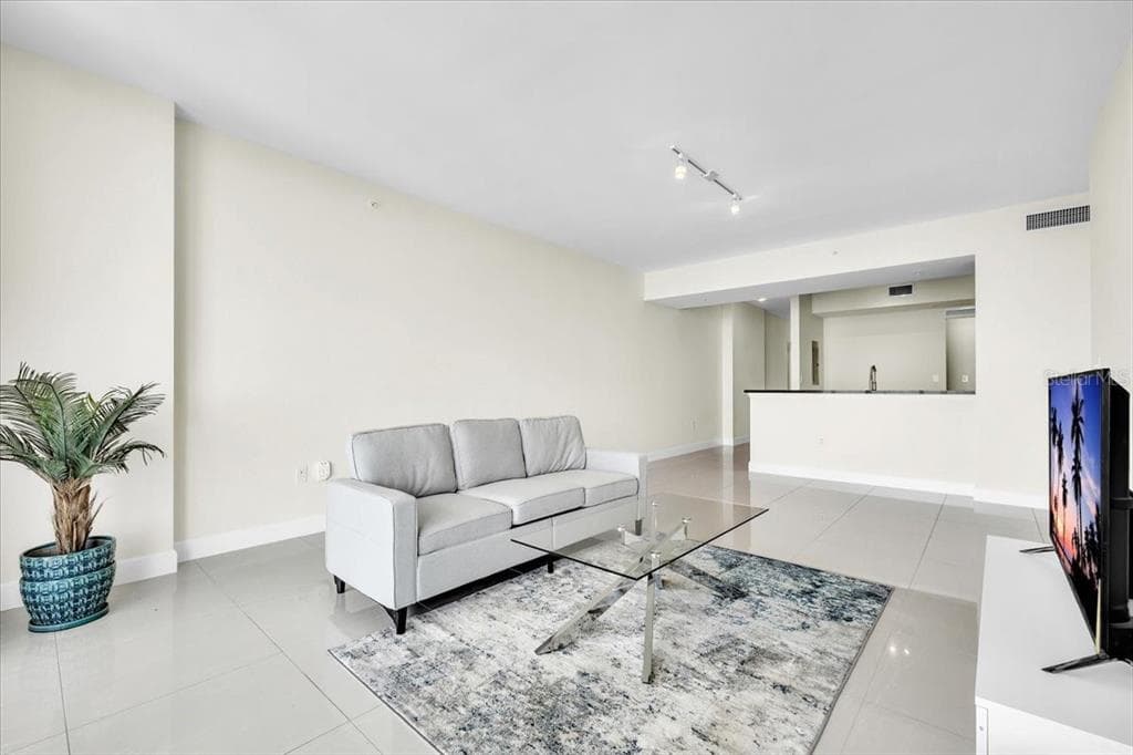 3000 OASIS GRAND BOULEVARD 2802 photo 10